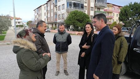 Burhaniye’nin Parkları Yenileniyor