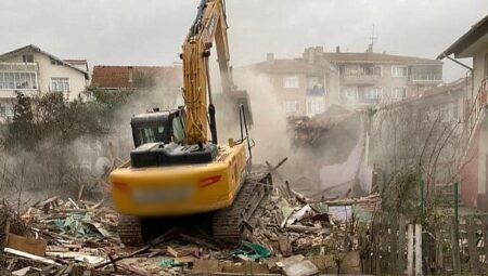 Gölcük’te Yıkılan Orta Hasarlı Ya Da Metruk Bina Sayısı 111 Oldu
