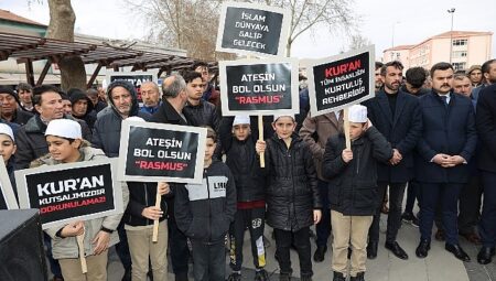 İsveç’te Kur’an-ı Kerim’in Yakılması Yahyalı’da Protesto Edildi