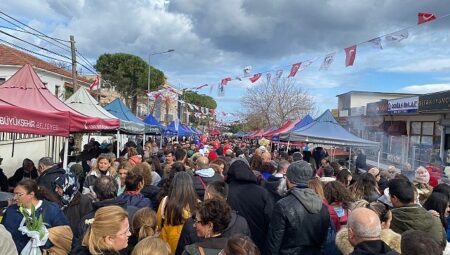 Kokuyu duyan Karaburun’a akın etti