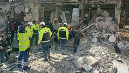 İzmir Büyükşehir Belediyesi ekipleri Hatay’da umudu büyütüyor