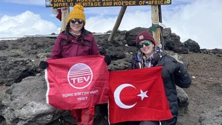 Kilimanjaro’nun Zirvesi Kız Öğrencilerin Geleceğine Umut Oldu