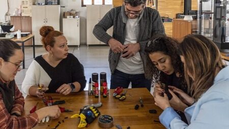 FabrikaLab İzmir’de Robotel üretildi