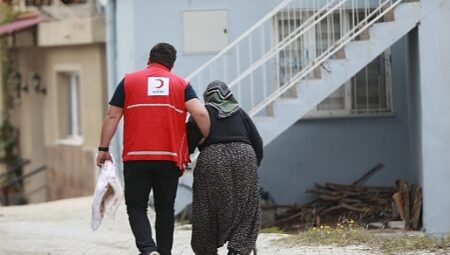 Kızılay’ın Afet Bölgelerindeki Beslenme Hizmeti ve Yardımları Aralıksız Sürüyor