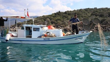 Muğla Balıkçıları Bu Kez Afetzedeler İçin Ağ Attı