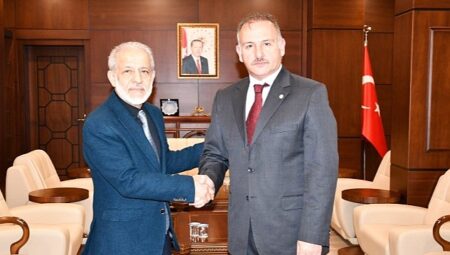 Prof. Dr. Mehmet Tahir Güllüoğlu, Rektörlük Görevini Devraldı