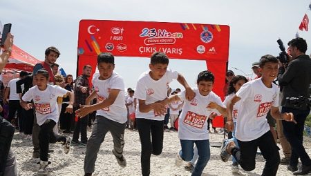 Çadır kentte yaşayan çocuklar için 23 Nisan Çocuk Koşusu yapıldı