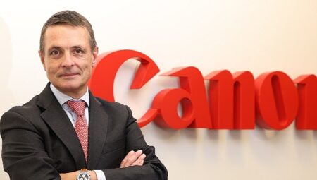 Canon, küresel değiştirilebilir lensli dijital fotoğraf makinesi pazarında 20 yıldır bir numara!
