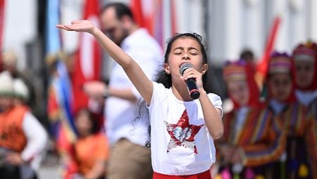 Kartepe Kent Meydanı’nda 23 Nisan Coşkusu