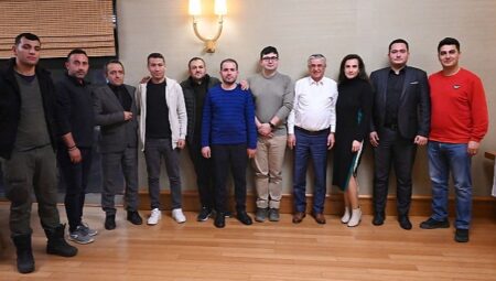 Kemer Belediyesi Başkanı Necati Topaloğlu, Kemer Arama Kurtarma Gönüllüleri ile iftar yemeğinde bir araya geldi