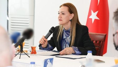 Tarihe Not Düşen 46 Dakika 46 Saniye. DEÜ’nün Deprem Belgeselinin Basın Gösterimi Yapıldı