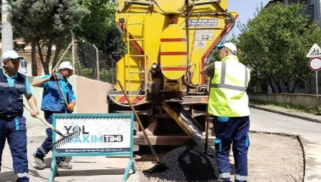 Büyükşehir Yol Bakım Timi her yere yetişiyor